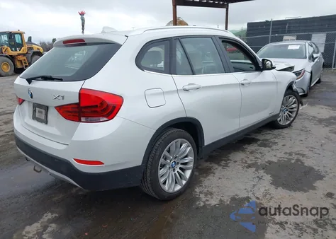 2015 BMW X1 xDrive28I z USA, uszkodzony, nr VIN WBAVL1C5XFVY36112